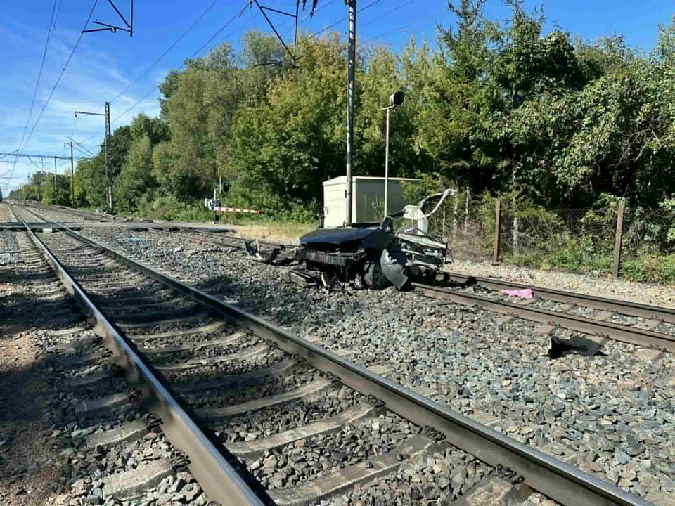 Srážka vlaku a auta v Uhersku u Moravan. Foto: PČR