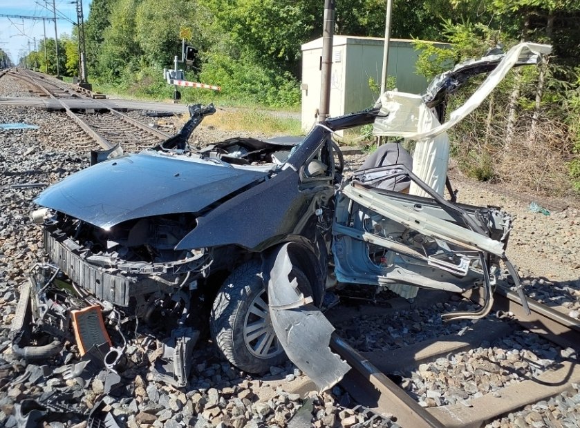 Srážka vlaku a auta v Uhersku u Moravan. Foto: PČR