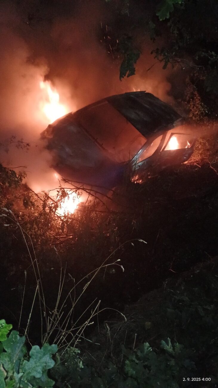 Tragická nehoda u Sedlece. Auto shořelo.