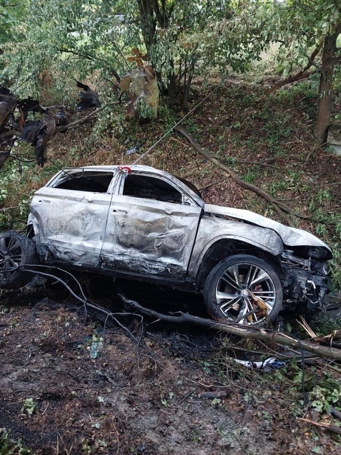 Tragická nehoda u Sedlece. Auto shořelo.