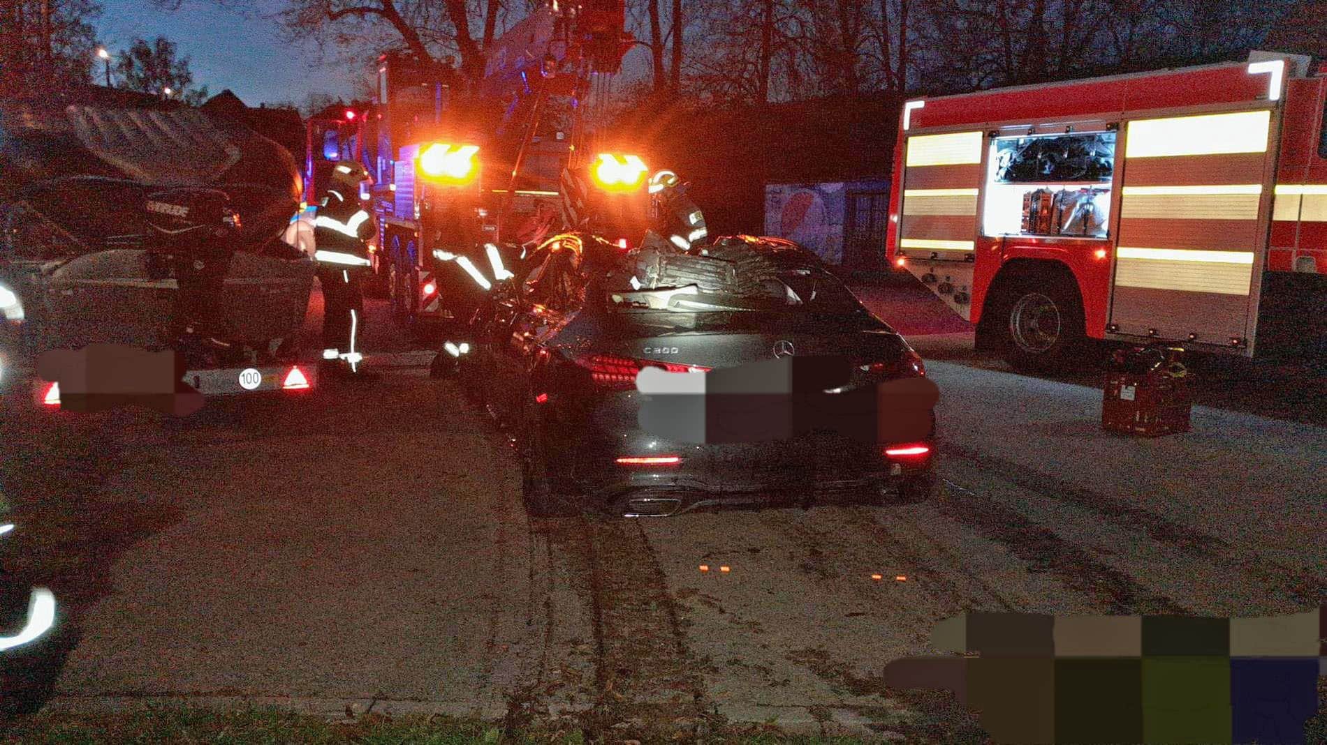 Nehoda v Kácově, řidička sjela z mostu. Foto: HZS