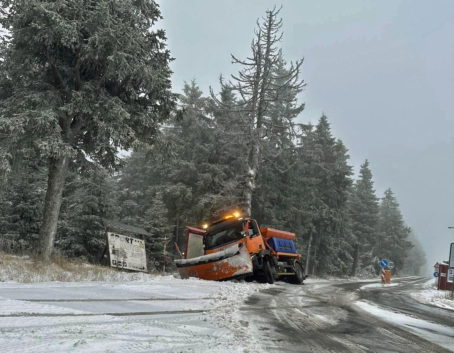 Nehoda silničářů na Klínovci. Foto: Matěj Janák