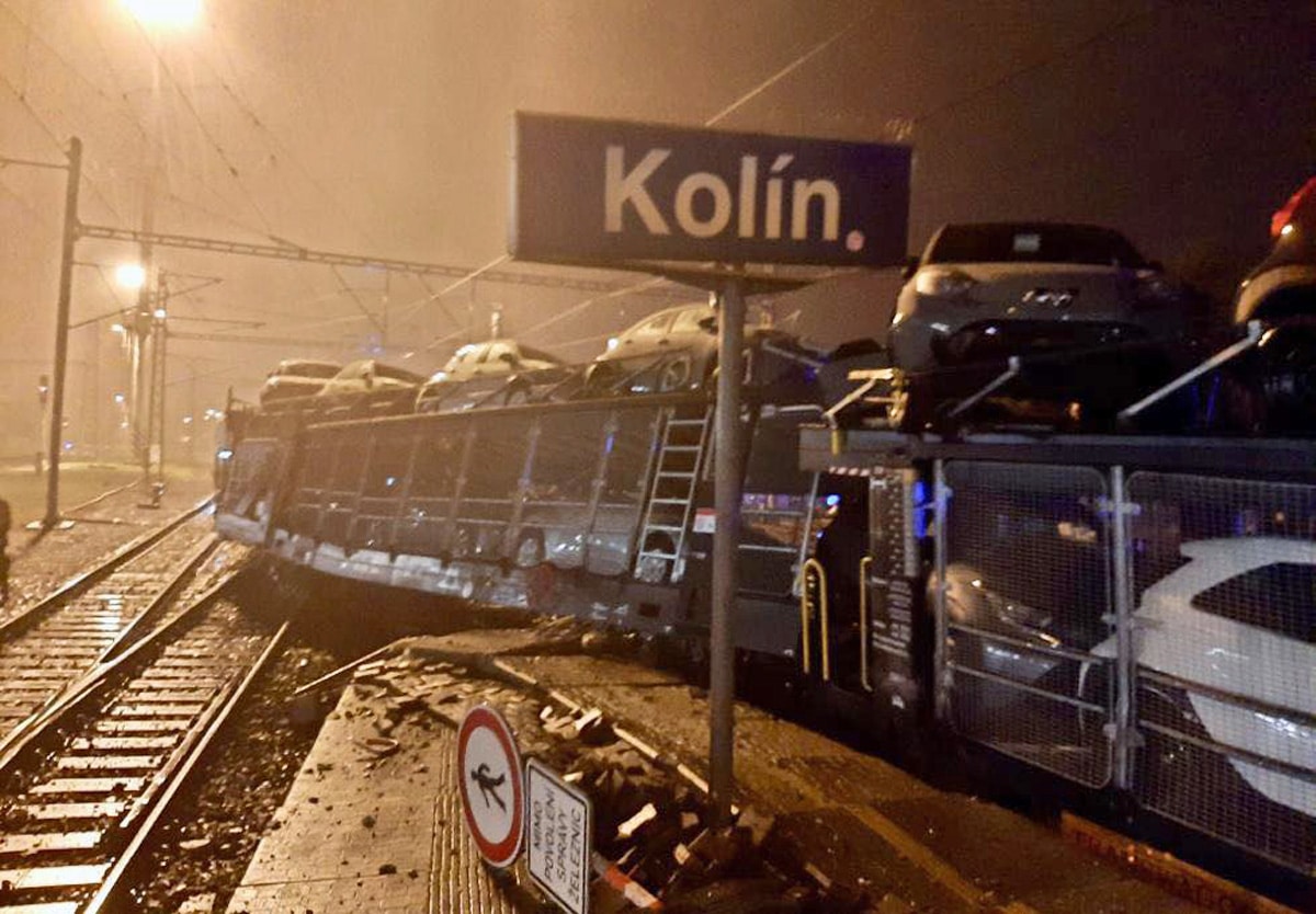 Na nádraží v Kolíně vykolejil nákladní vlak. Foto: HZS SŽ