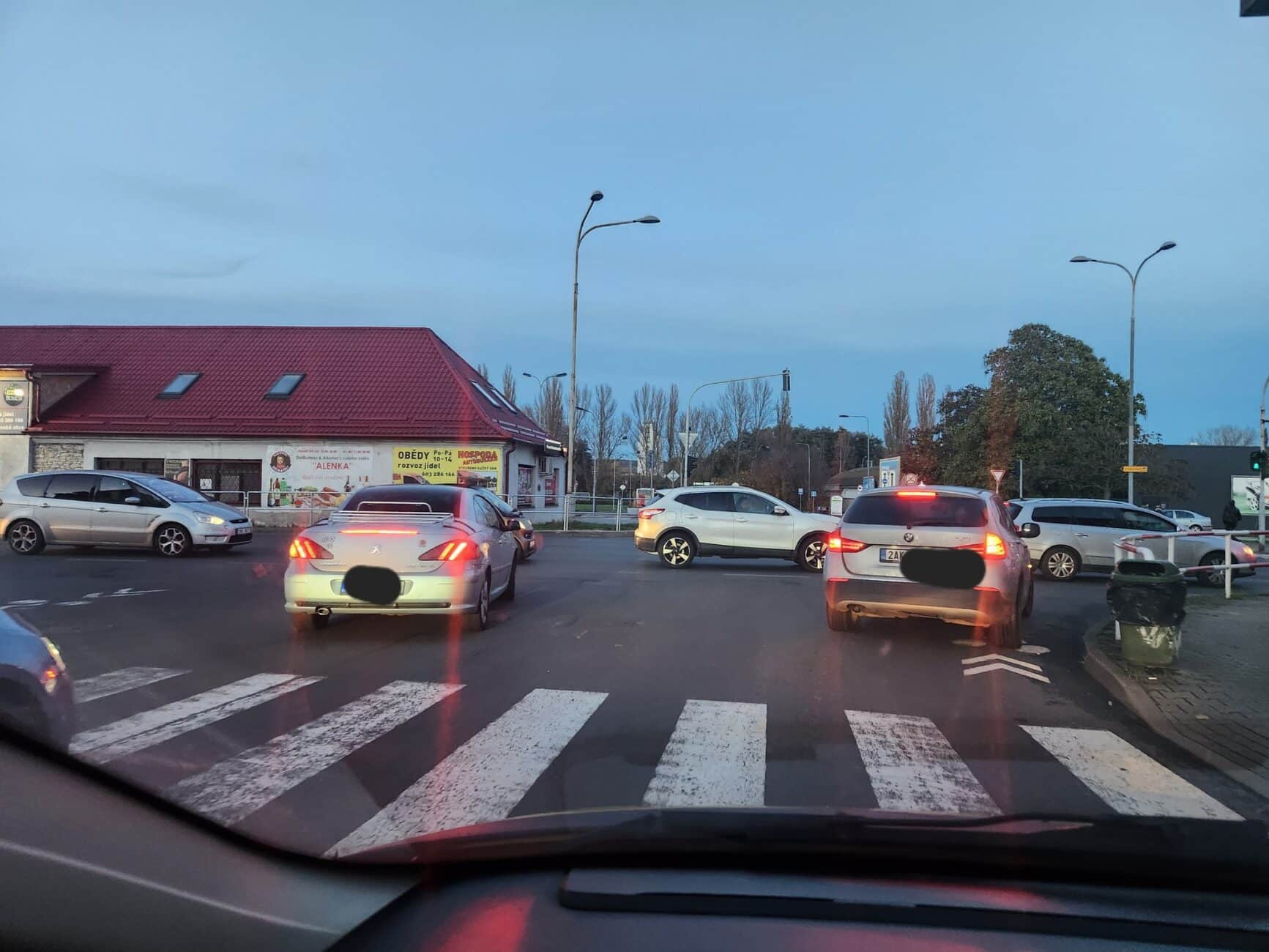 Středeční kolaps dopravy v Mělníku. Foto: FB/Doprava Mělník a okolí