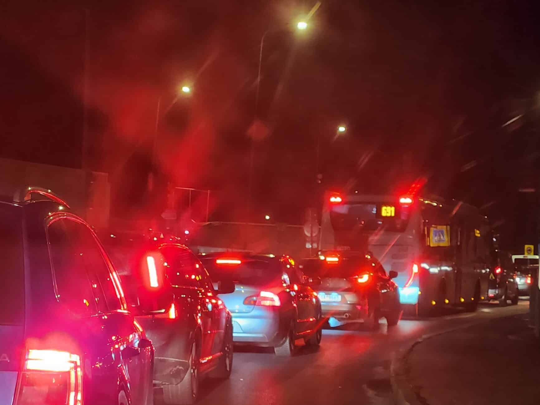 Středeční kolaps dopravy v Mělníku. Foto: FB/Doprava Mělník a okolí