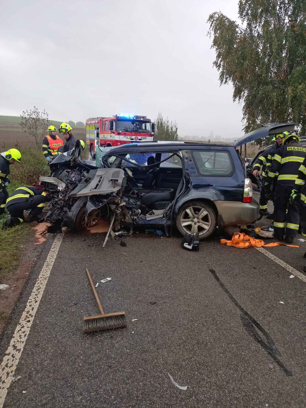 Vážná nehoda dvou aut u Choustníkova Hradiště. Foto: HZS