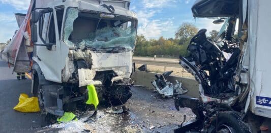 Tragická nehoda nákladních vozů u Slaného. Foto: HZS
