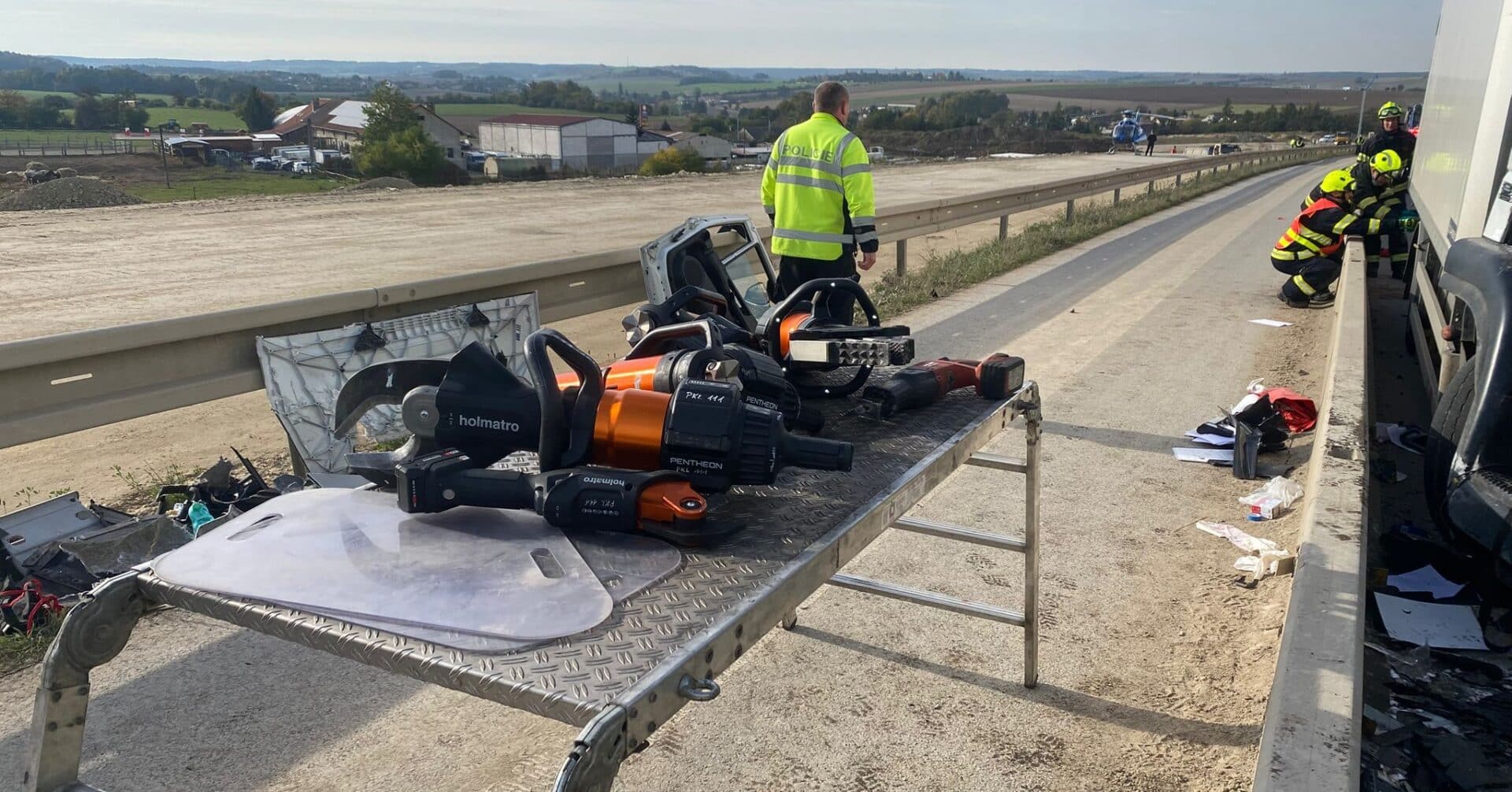 Tragická nehoda nákladních vozů u Slaného. Foto: HZS