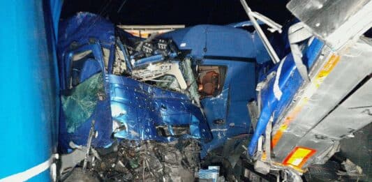 Nehoda kamionů na dálnici D5. Foto: HZS