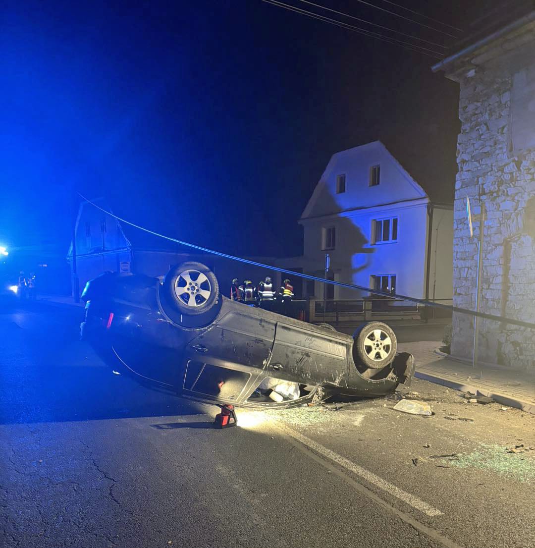 Nehoda v Polepech - Hrušovanech. Foto: HZS