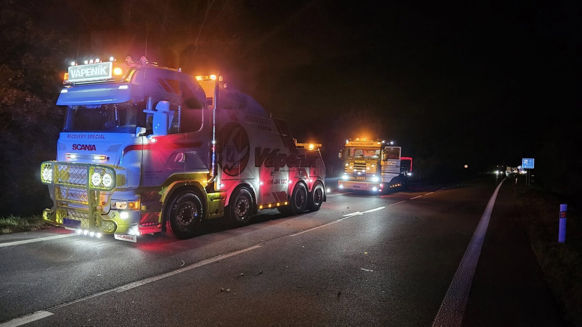 Tragická nehoda cisterny a auta u Třebechovic pod Orebem. Foto: HZS