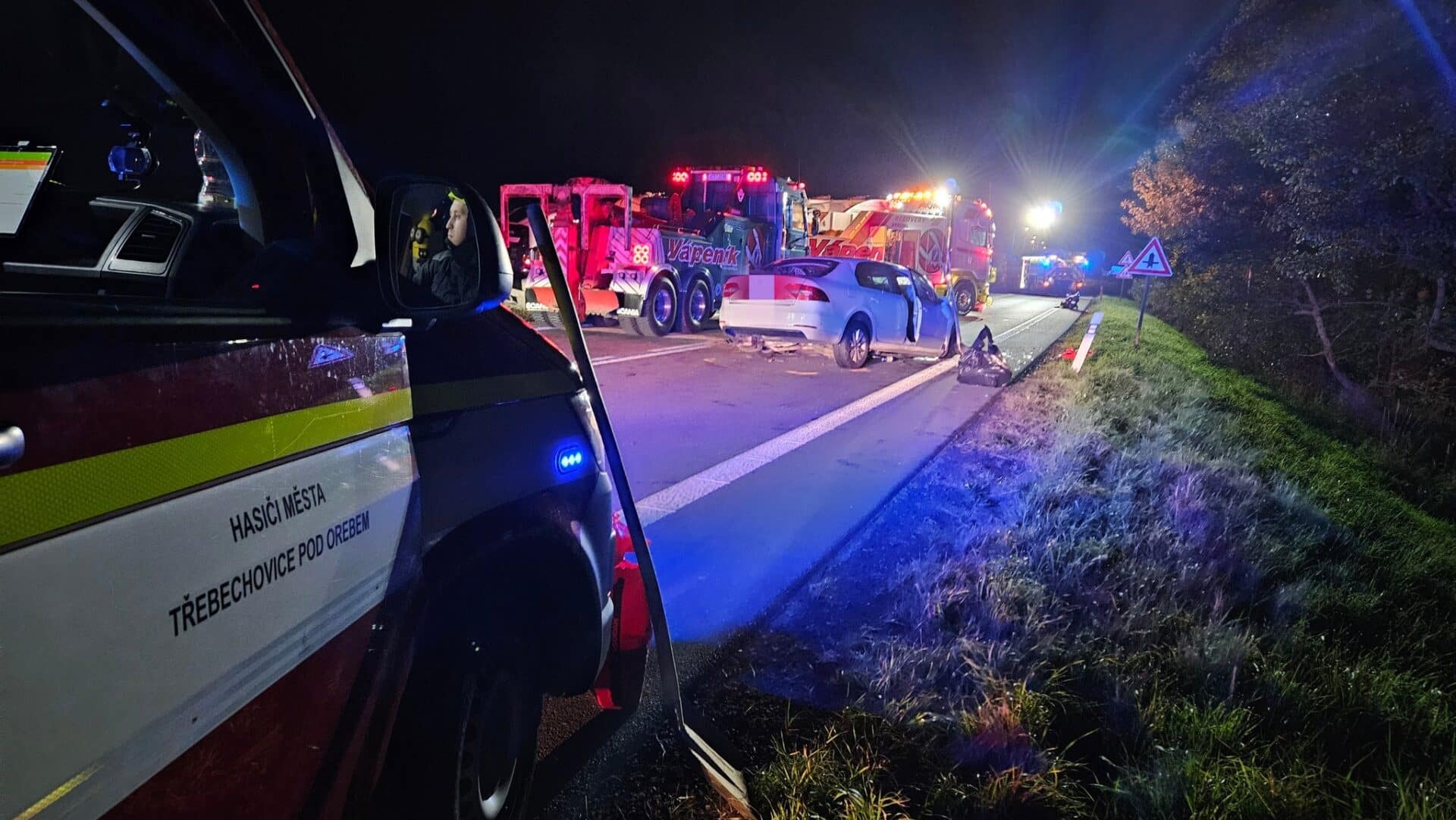 Tragická nehoda cisterny a auta u Třebechovic pod Orebem. Foto: HZS