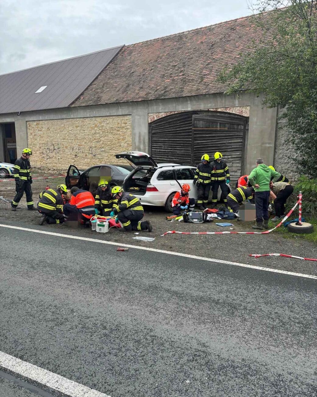 Vážná nehoda u Vliněvsi na Mělnicku. Foto: HZS