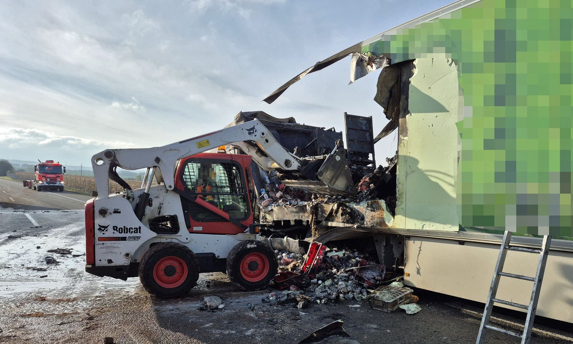 Požár kamionu na dálnici D55 u Otrokovic. Foto: HZS ZLK 