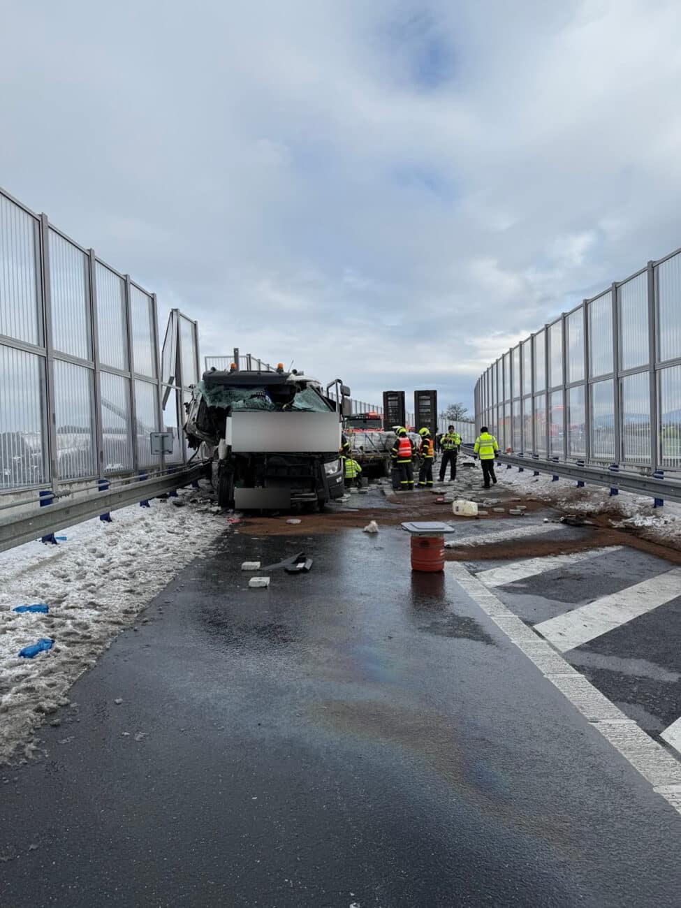 Nehoda kamionu na D48 u Horních Tošanovic. Foto: PČR