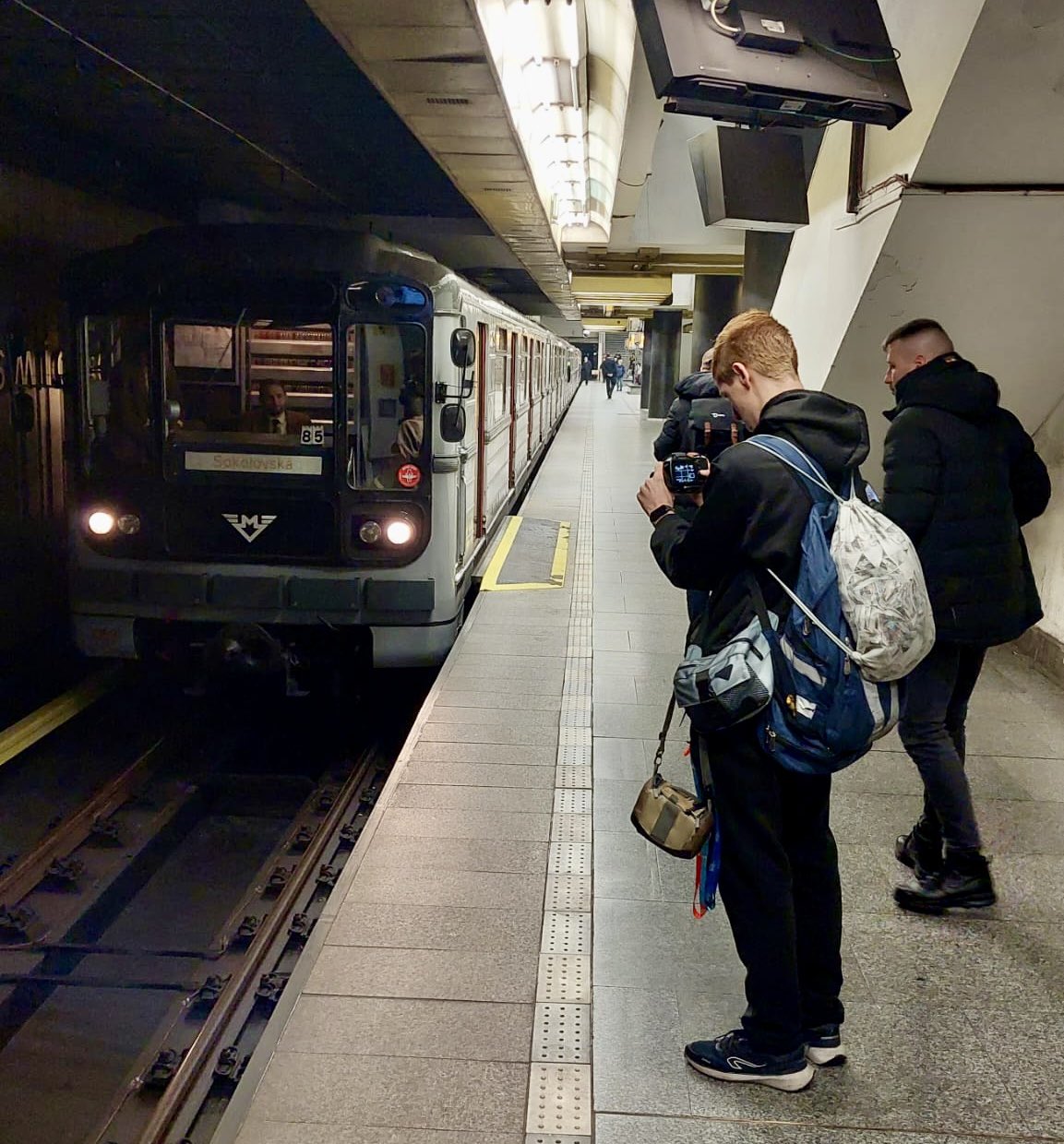 Na béčku pražského metra dnes jezdí historická souprava. Foto: DPP