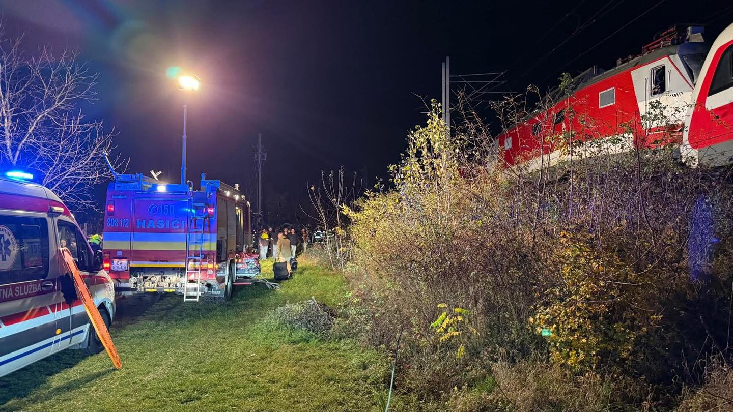 Nehoda vlaků u Pezinku. Foto: HAZZ