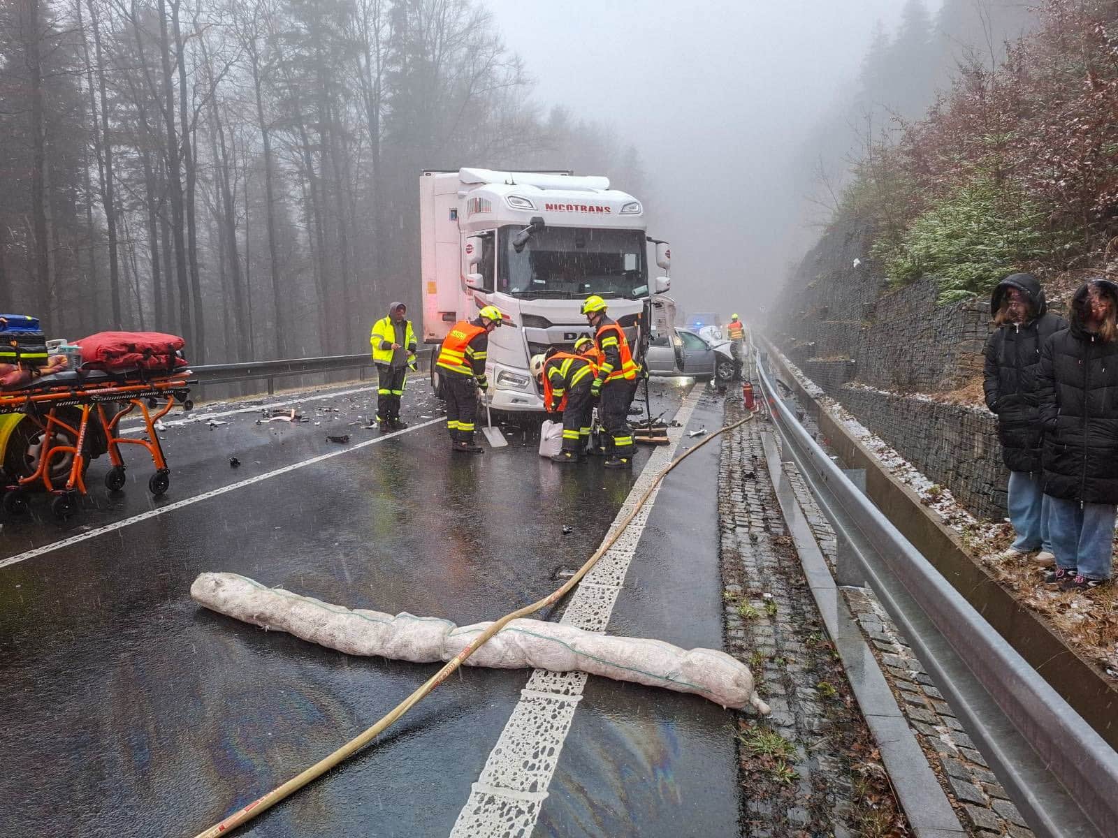 Vážná nehoda na Červenohorském sedle. Foto: HZS