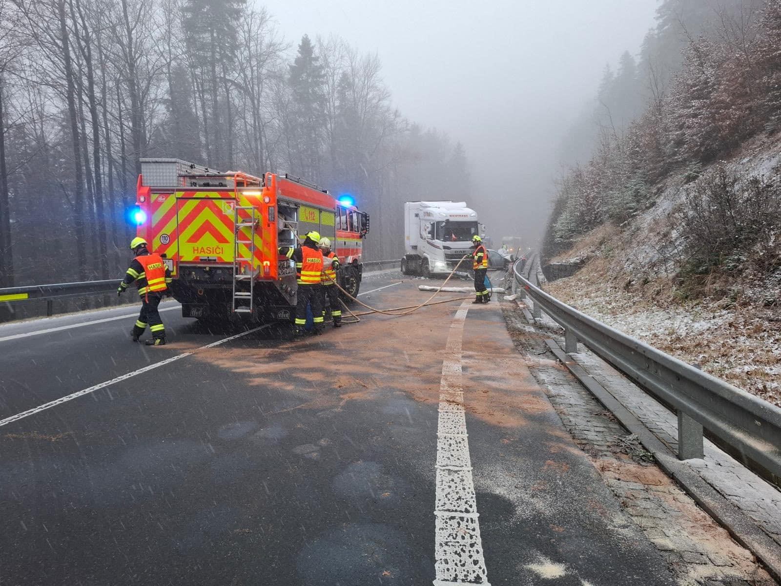 Vážná nehoda na Červenohorském sedle. Foto: HZS