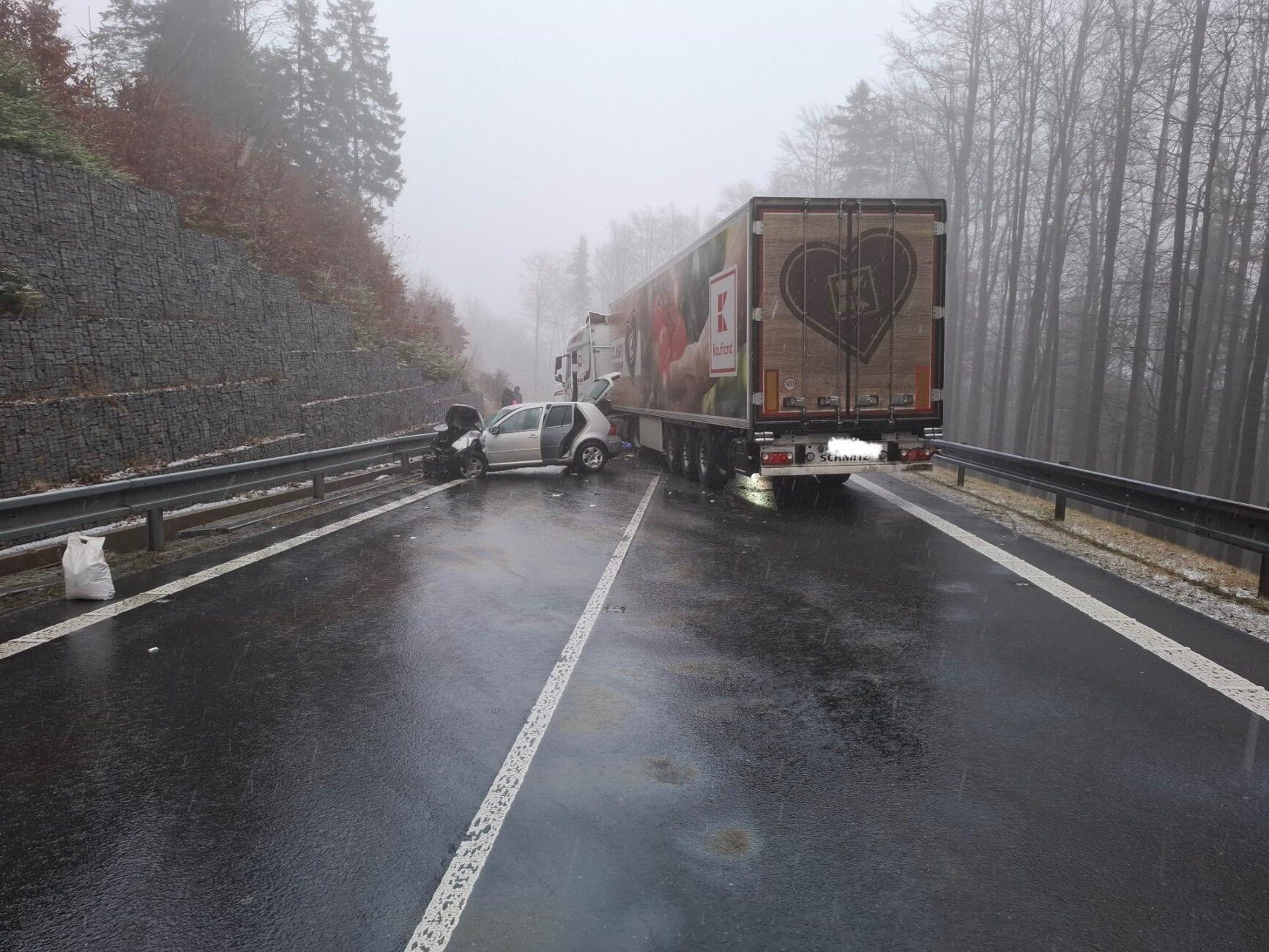 Vážná nehoda na Červenohorském sedle. Foto: HZS