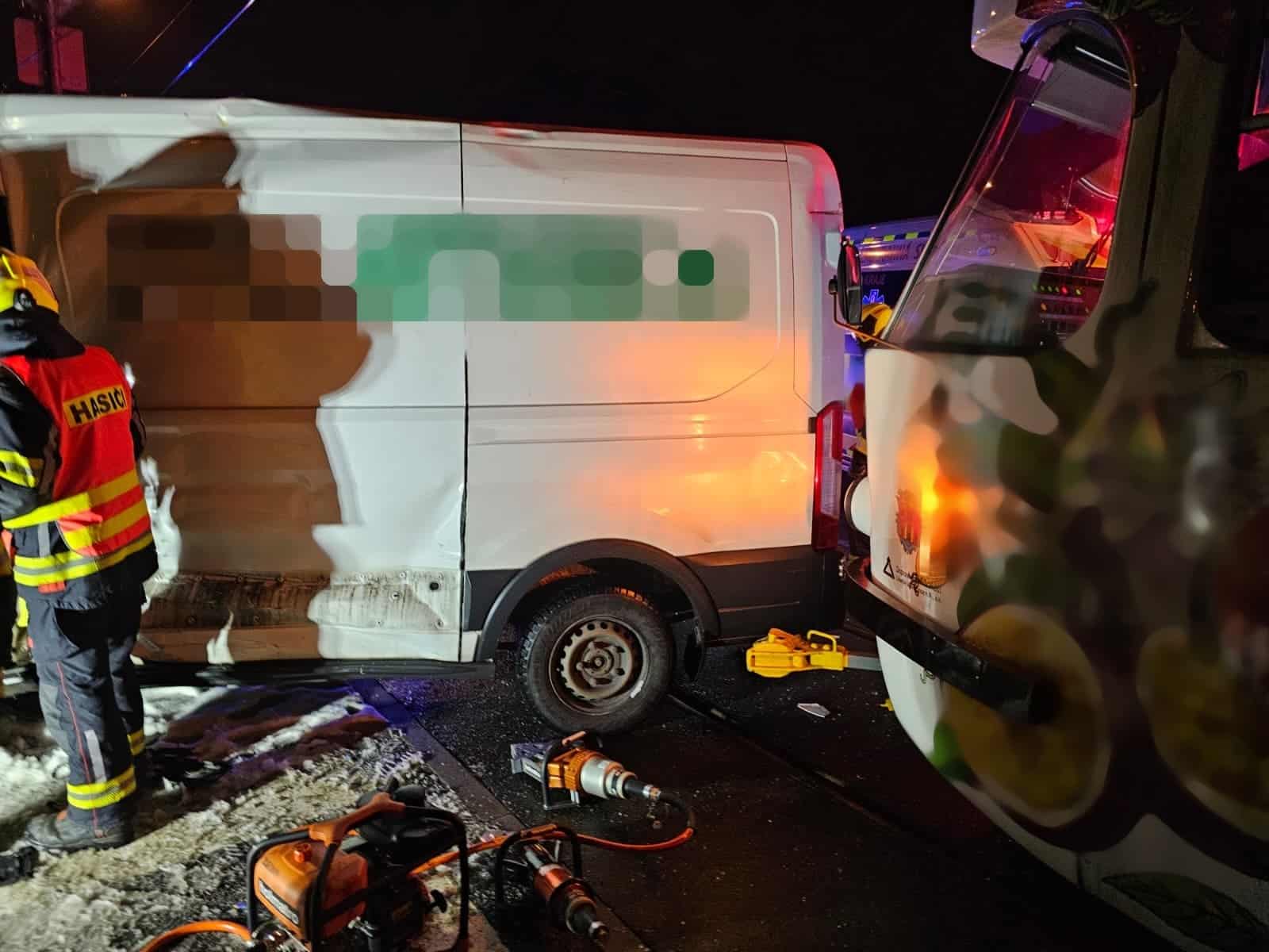 Nehoda tramvaje a dodávky v Liberci. Foto: HZS LK