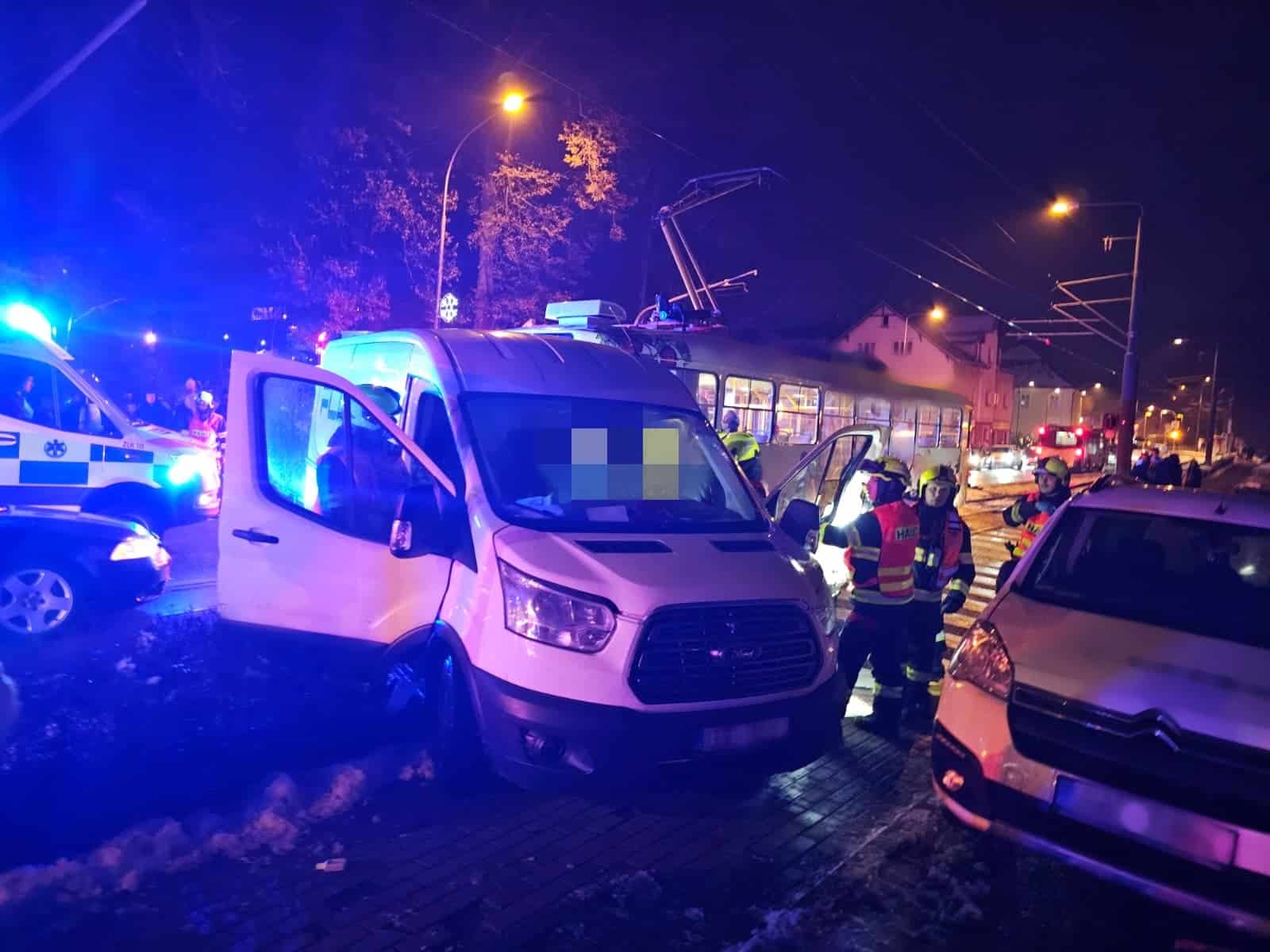 Nehoda tramvaje a dodávky v Liberci. Foto: HZS LK