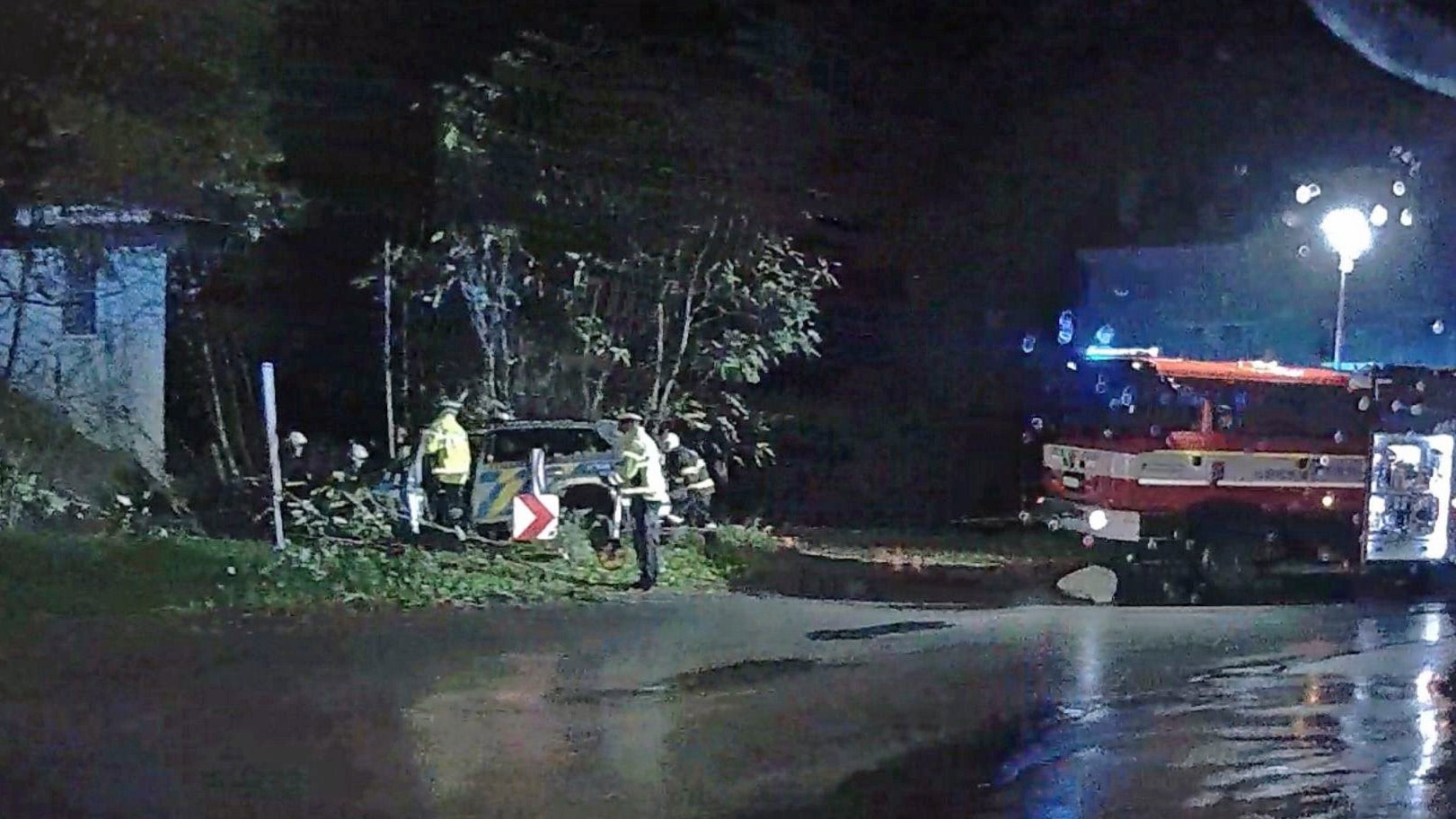 Nehoda policejního vozu ve Dvoře Králové nad Labem.