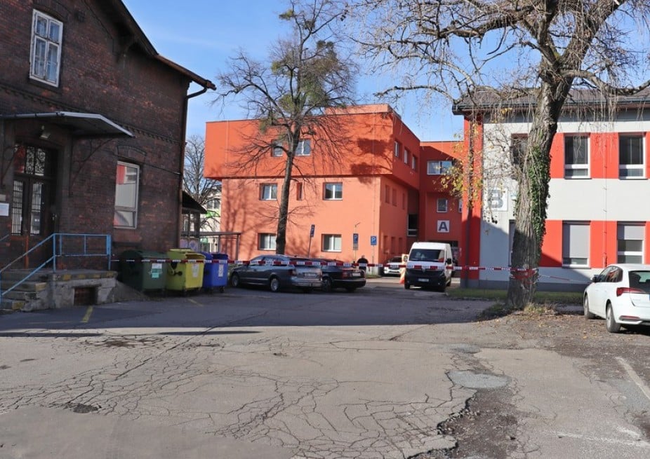 Dodávka v ostravské nemocnici srazila chodce. Foto: PČR