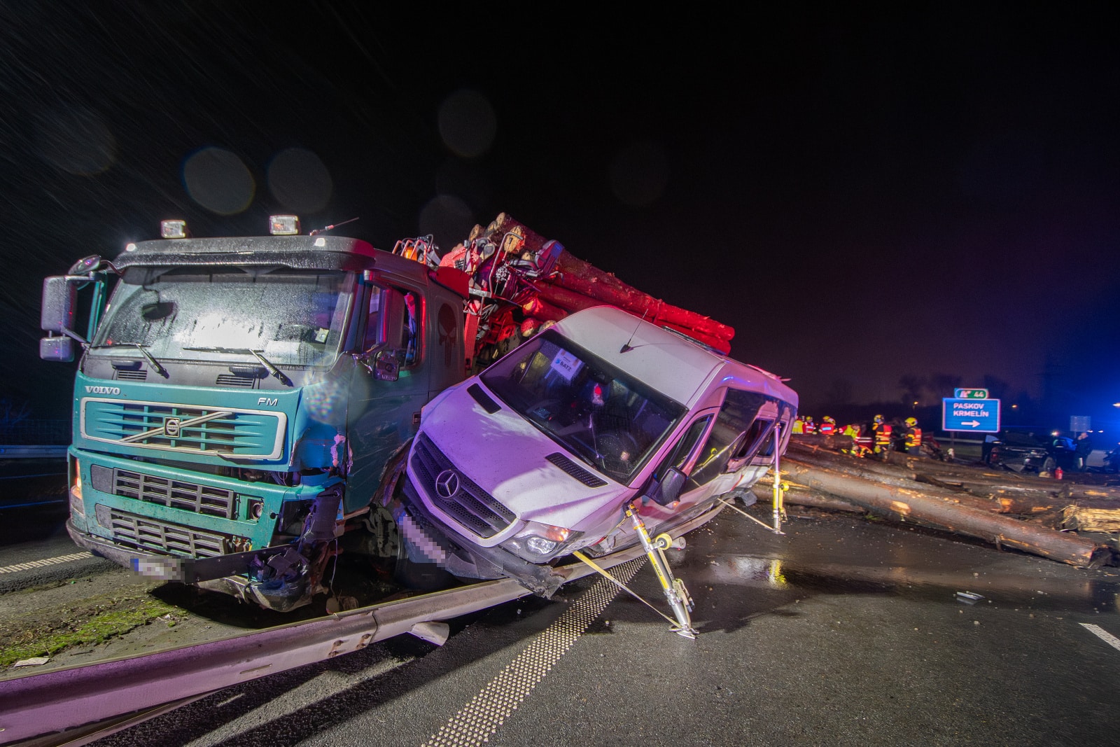 Hromadná nehoda na dálnici D56 u Paskova. Foto. HZS