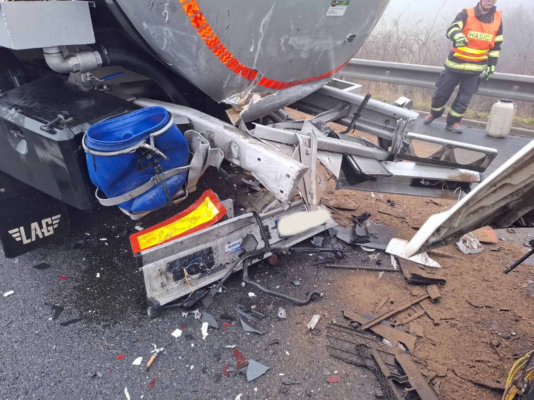 Vážná nehoda na dálnici D1 u Lipníku. Foto: HZS