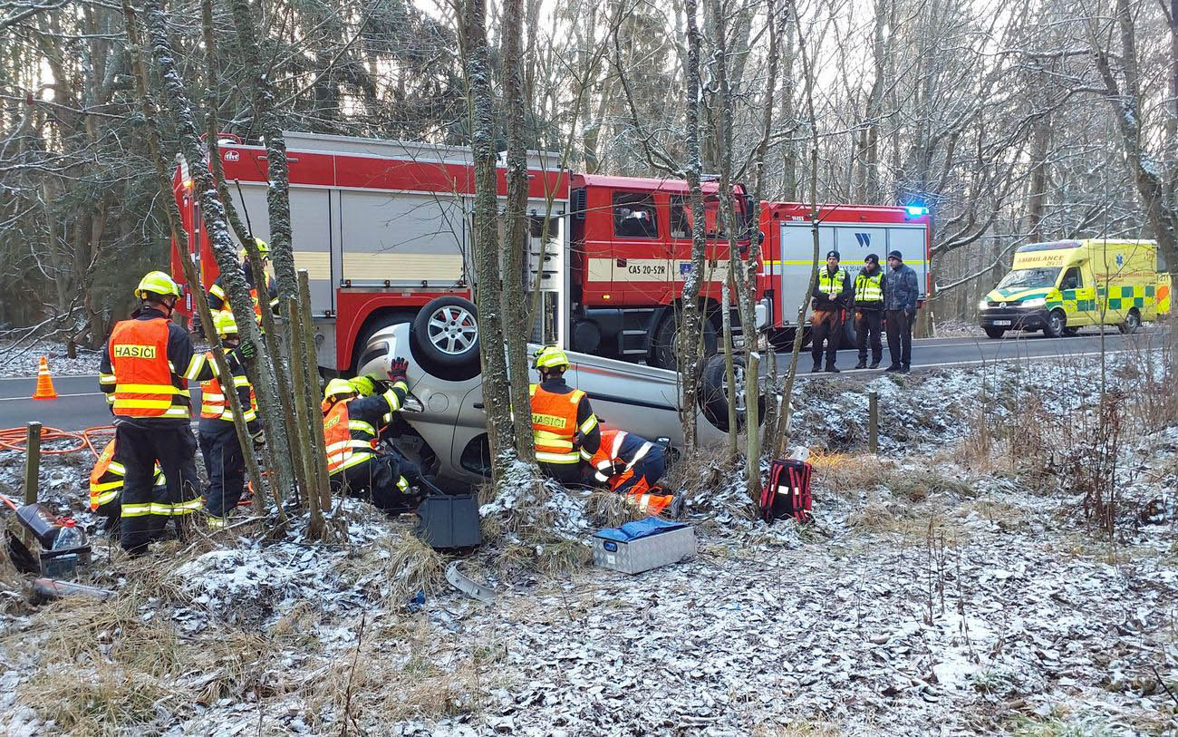 Vážná nehoda u Bochova na Karlovarsku. Foto: HZS