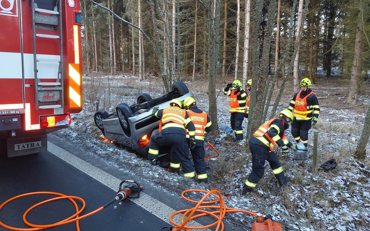 Vážná nehoda u Bochova na Karlovarsku. Foto: HZS