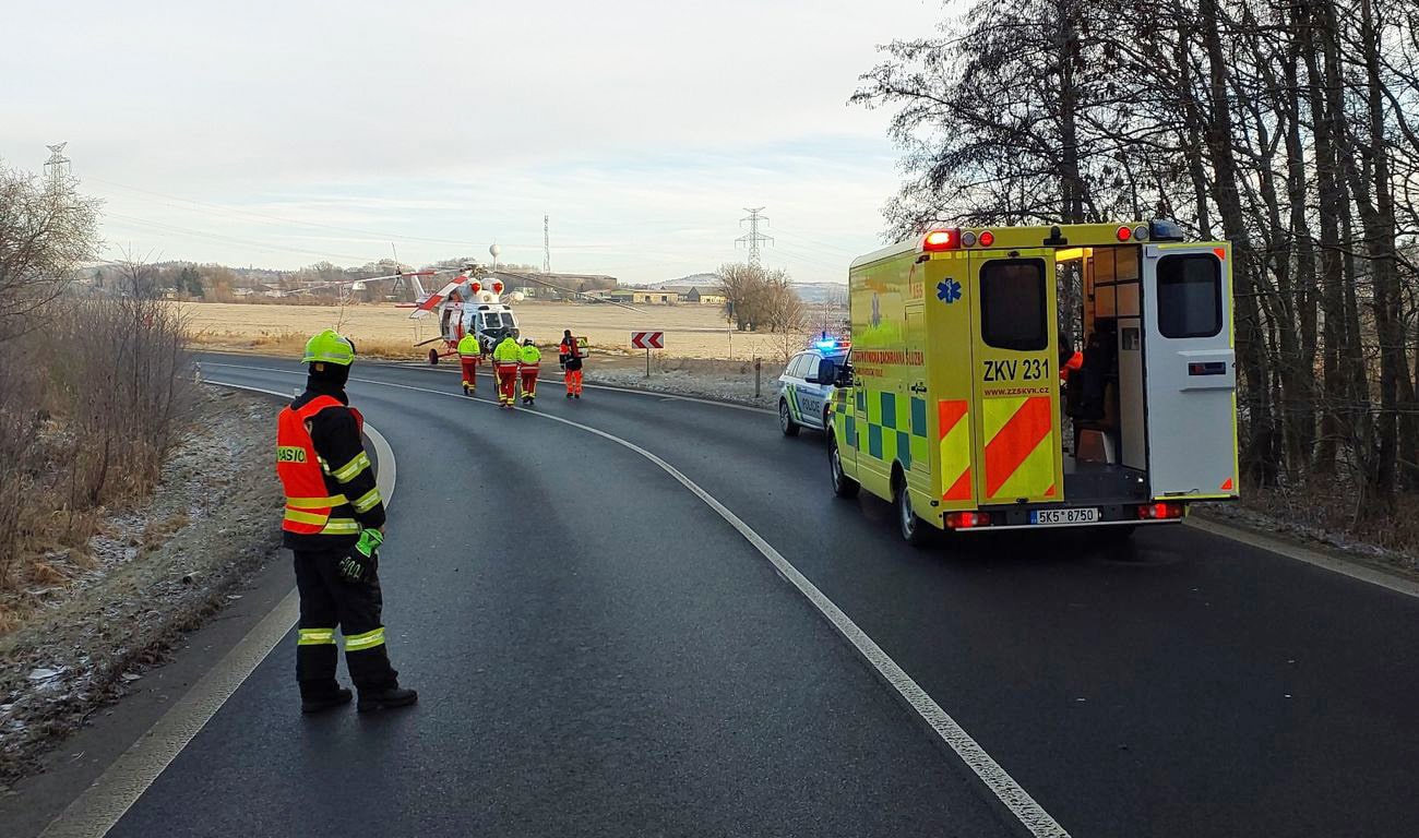 Vážná nehoda u Bochova na Karlovarsku. Foto: HZS