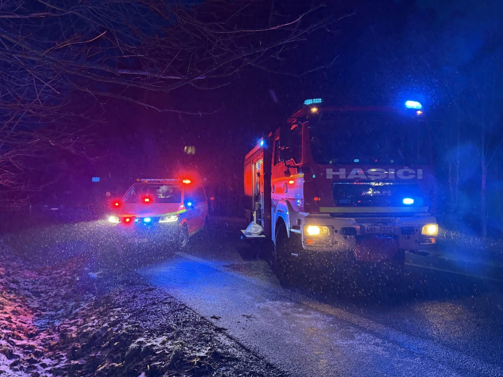 Vážná nehoda u Trutnova. Hasiči Horní Maršov