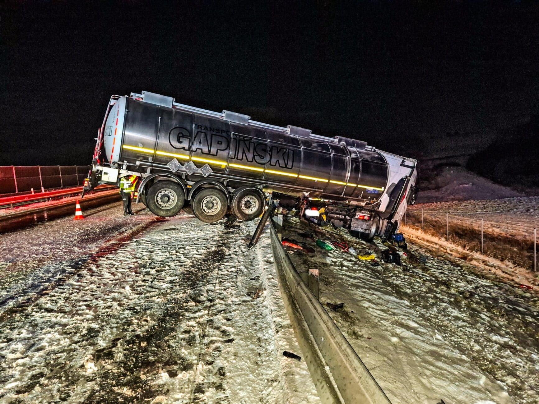 Nehoda kamionu na D35 u Bělotína. Foto: HZS