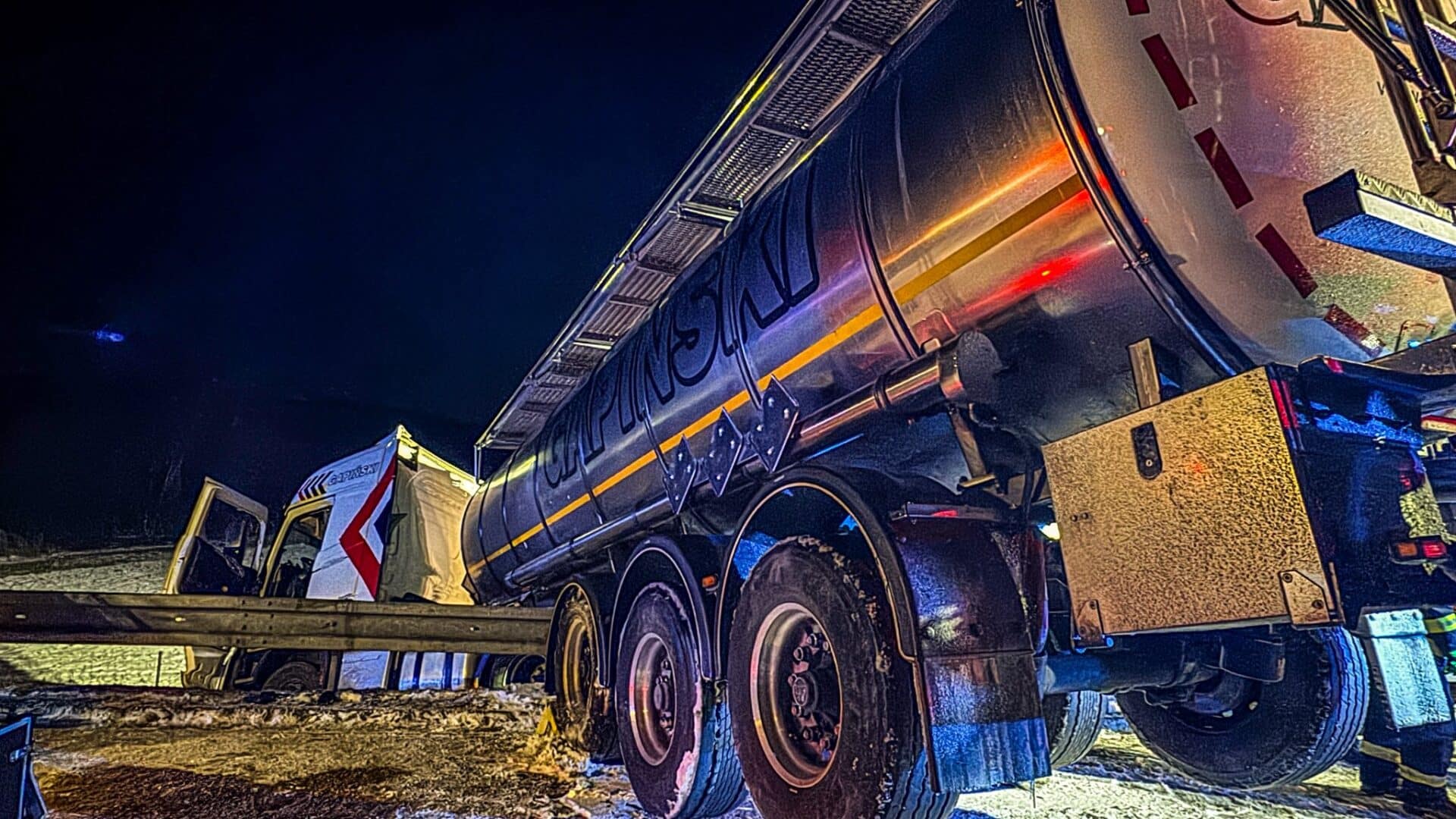 Nehoda kamionu na D35 u Bělotína. Foto: HZS