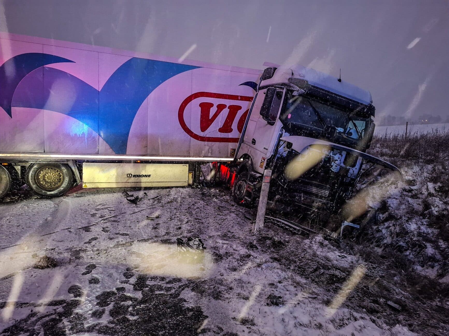 Nehoda kamionu na D35 u Daskabátu. Foto: HZS