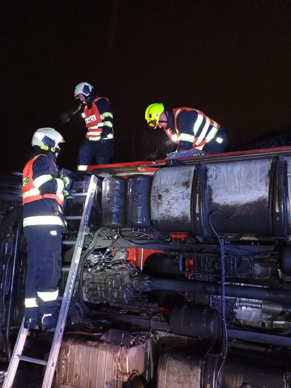 Nehoda kamionů na dálnici D3. Foto: HZS