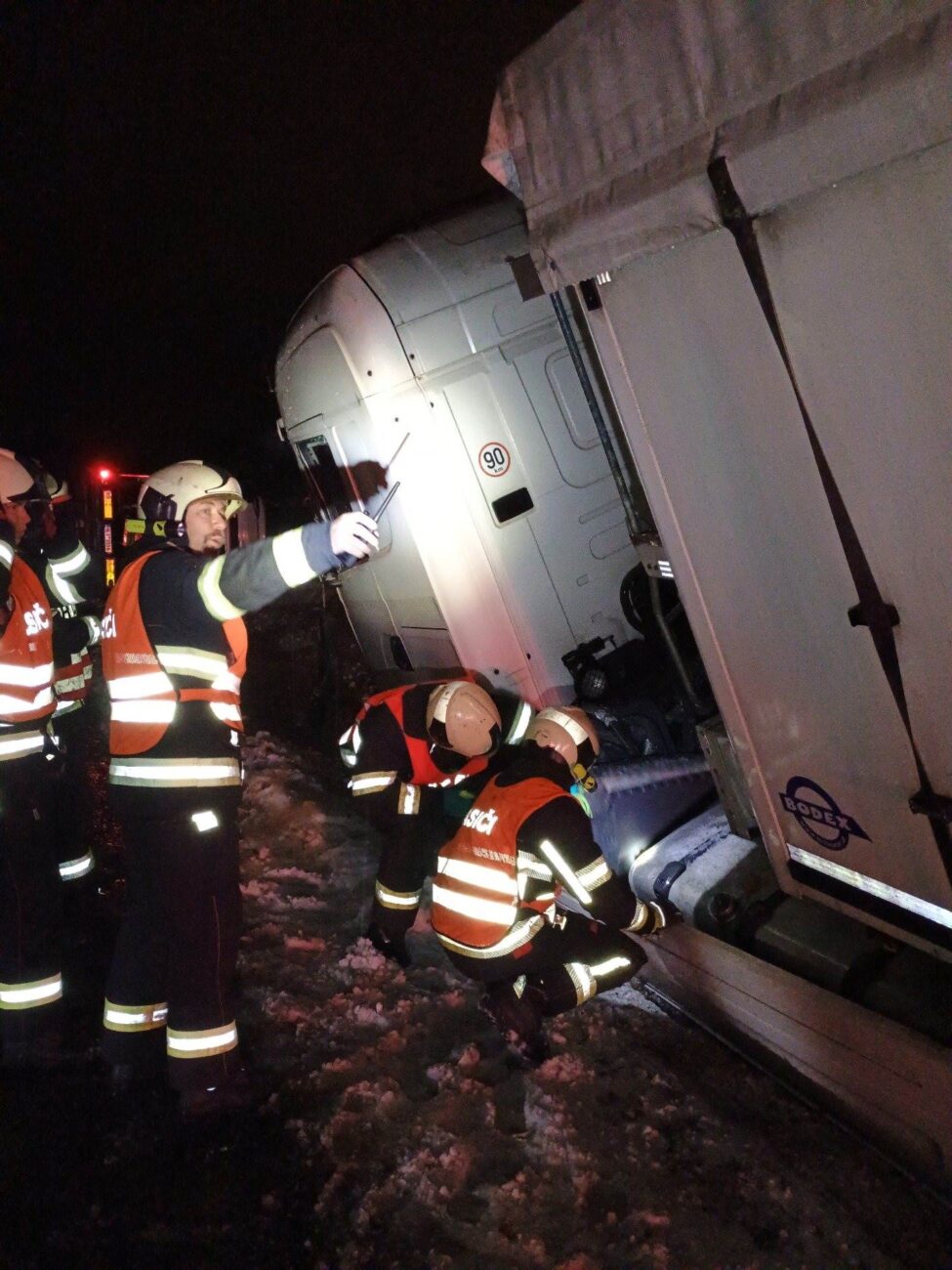 Nehoda kamionů na dálnici D3. Foto: HZS