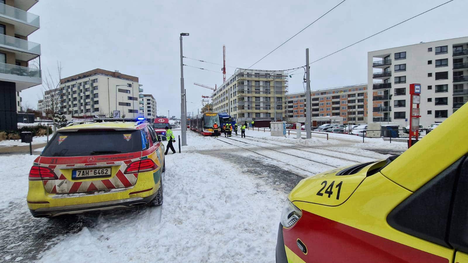 Nehoda tramvají v Hlubočepích. Foto: ZZS