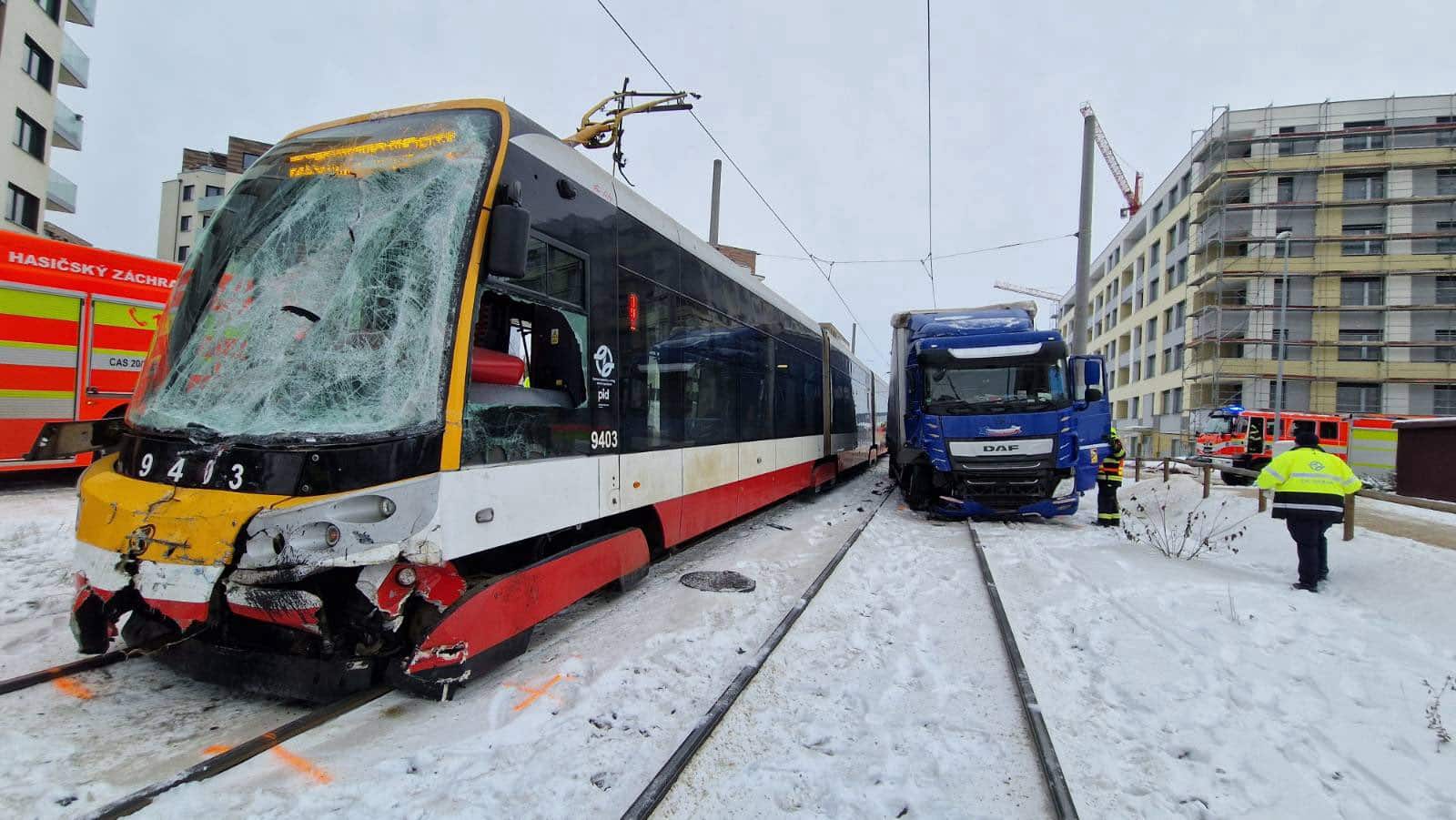 Nehoda tramvají v Hlubočepích. Foto: ZZS