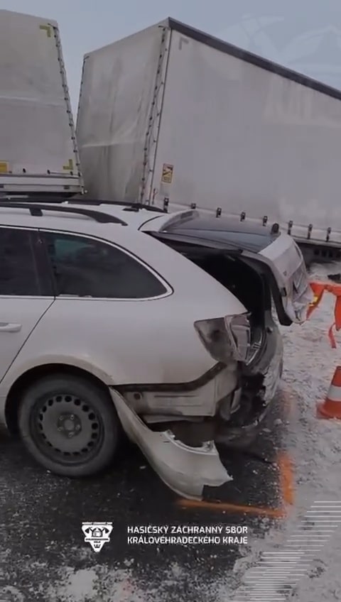 VIDEO: Nehoda nedaleko Všestar. Video: HZS