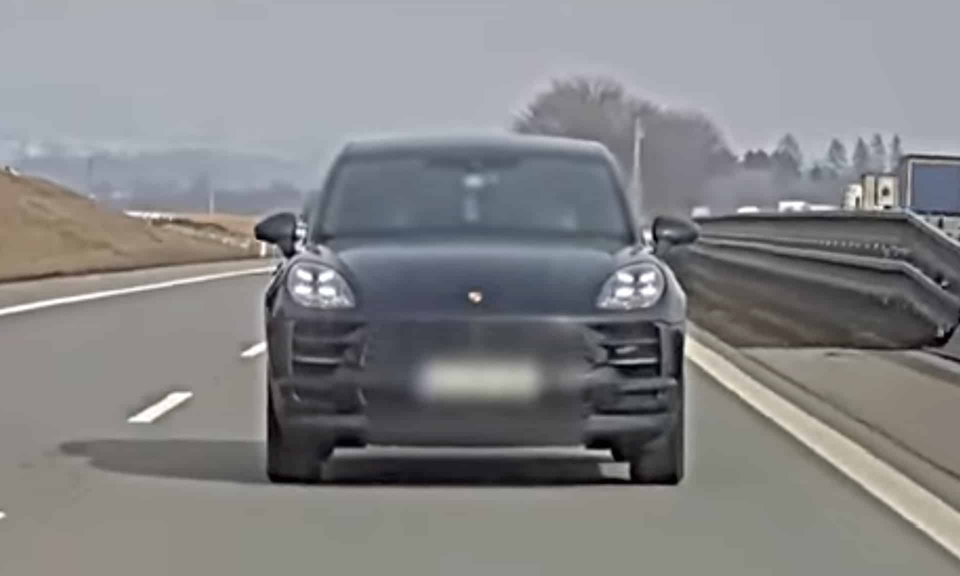 Porsche uhánělo po D1 rychlostí 200 km/h. Foto: Policie ČR
