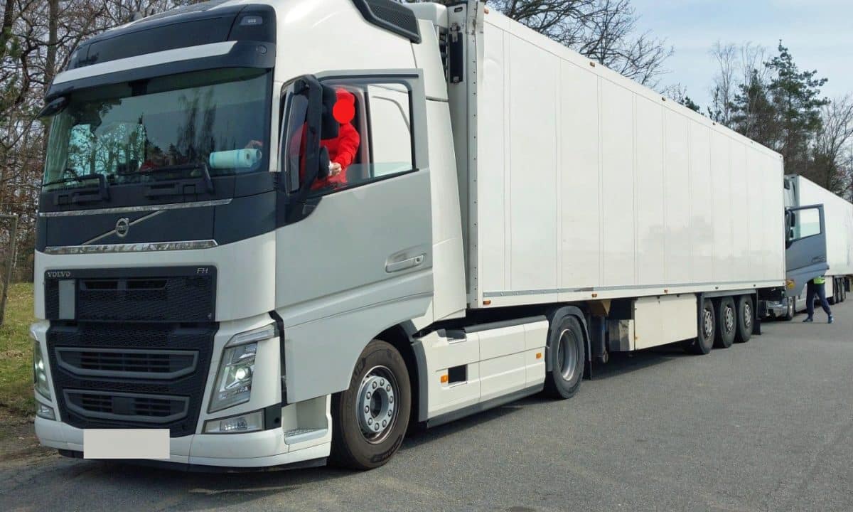 Řidiči kamionů na D1 jeli bez funkčního tachografu. Foto: Policie ČR