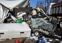 Vážná nehoda dodávky a nákladního vozu na dálnici D35. Foto: HZS OLK