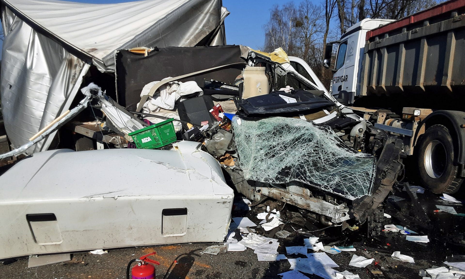Vážná nehoda dodávky a nákladního vozu na dálnici D35. Foto: HZS OLK