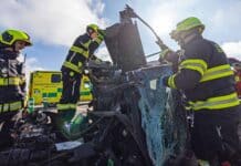 Vážná nehoda se stala u Nahořan. Foto: HZS Královéhradeckého kraje / Michal Fanta