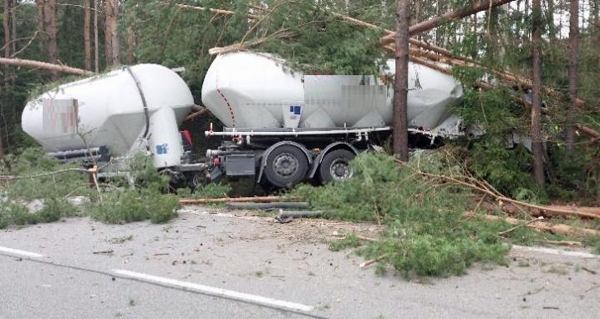Nehoda na sjezdu z dálnice D1 u Jihlavy. Foto: Policie ČR