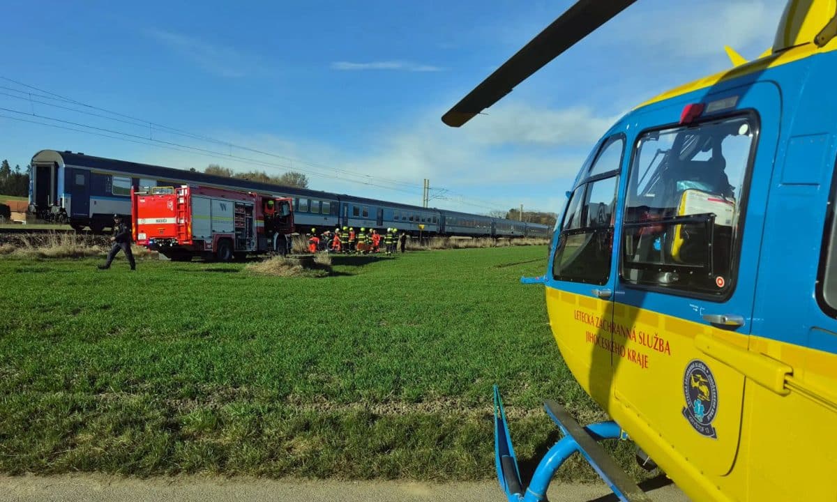 Tragická nehoda auta a vlaku na Českokrumlovsku. Foto: ZZS JČK