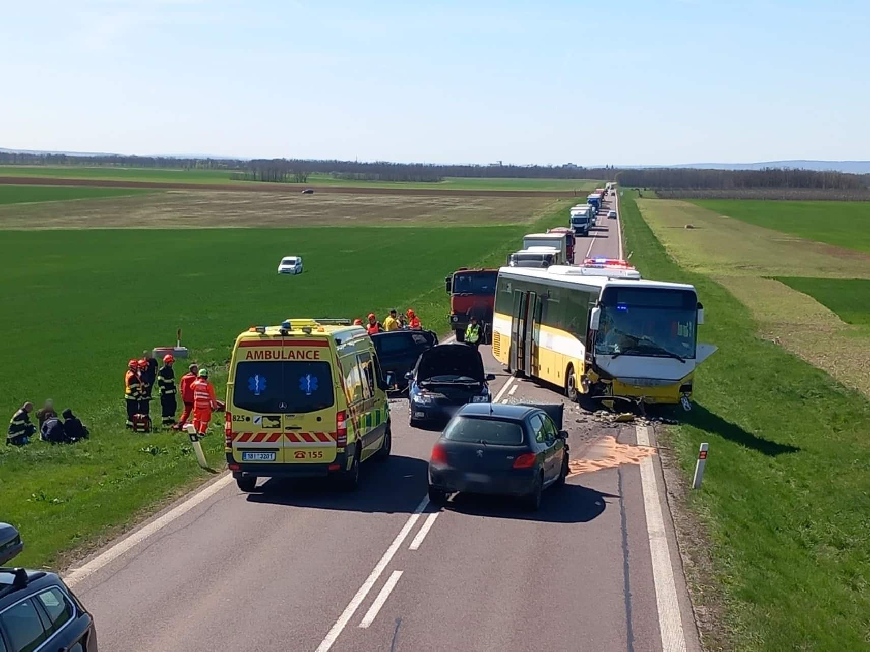 Vážná nehoda u Oleksovic na Znojemsku. Foto: HZS JMK